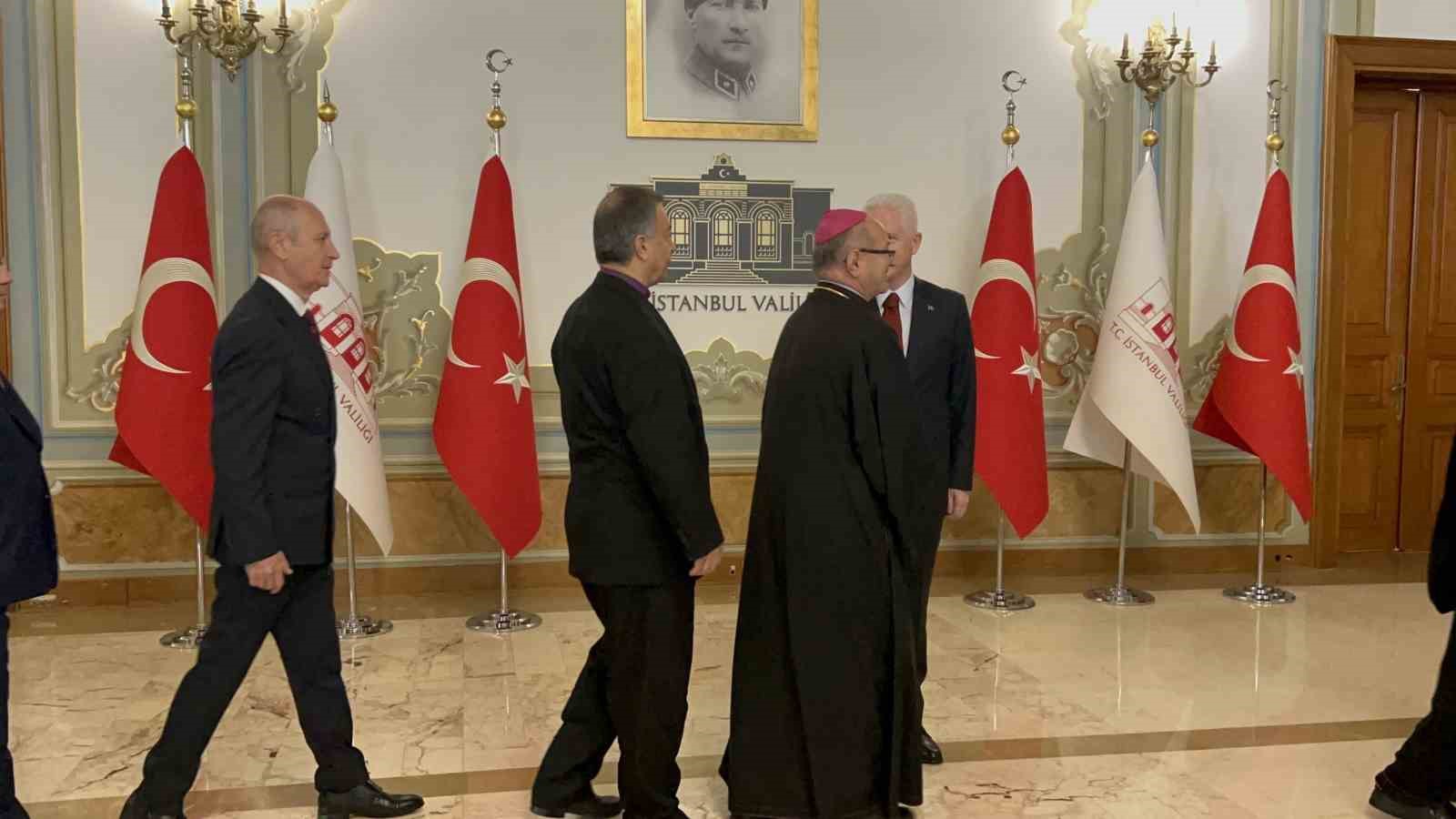 istanbul valisi davut gul cumhuriyetin 102inci yildonumunde tebrikleri kabul etti 1 GJbgpt1U