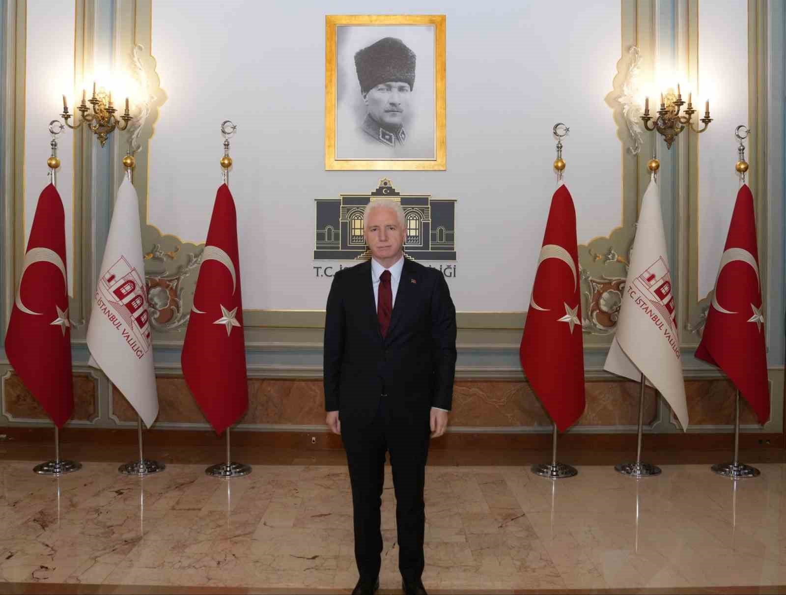 istanbul valisi davut gul cumhuriyetin 102inci yildonumunde tebrikleri kabul etti 2