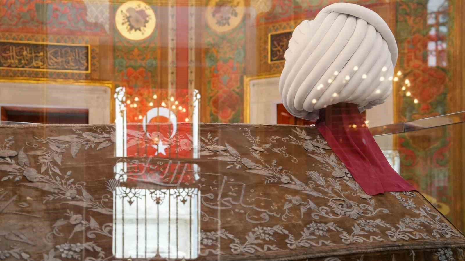 İstanbul Valisi Davut Gül, Fatih Sultan Mehmet Han’ın türbesini ziyaret etti 5 istanbul valisi davut gul fatih sultan mehmet hanin turbesini ziyaret etti 1