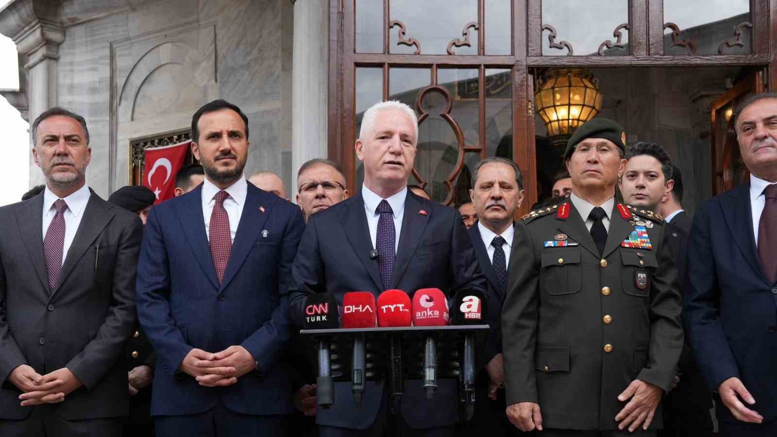 İstanbul Valisi Davut Gül, Fatih Sultan Mehmet Han’ın türbesini ziyaret etti 6 istanbul valisi davut gul fatih sultan mehmet hanin turbesini ziyaret etti 2 Yq41GbVf