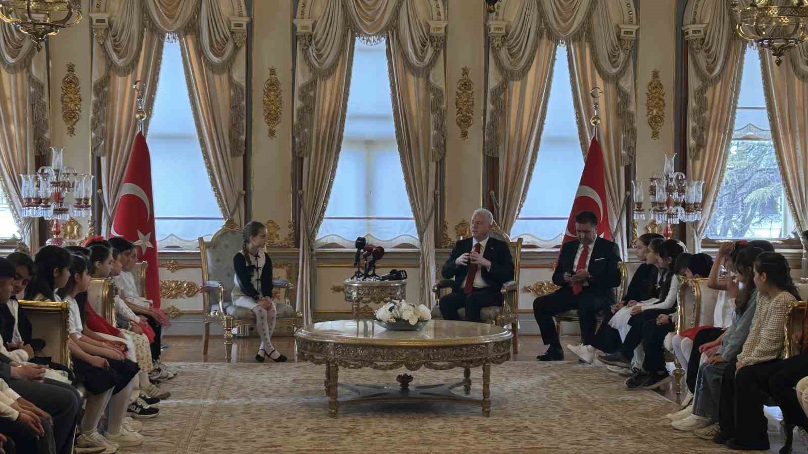 istanbul valisi davut gul koltugunu 2nci sinifi asmin ayse aslana birakti 3