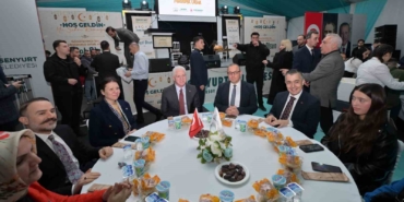 istanbul-valisi-davut-gul-ve-baskan-vekili-aksoy-kadir-gecesinde-vatandaslarla-iftar-yapti-c4kLS1rL.jpg