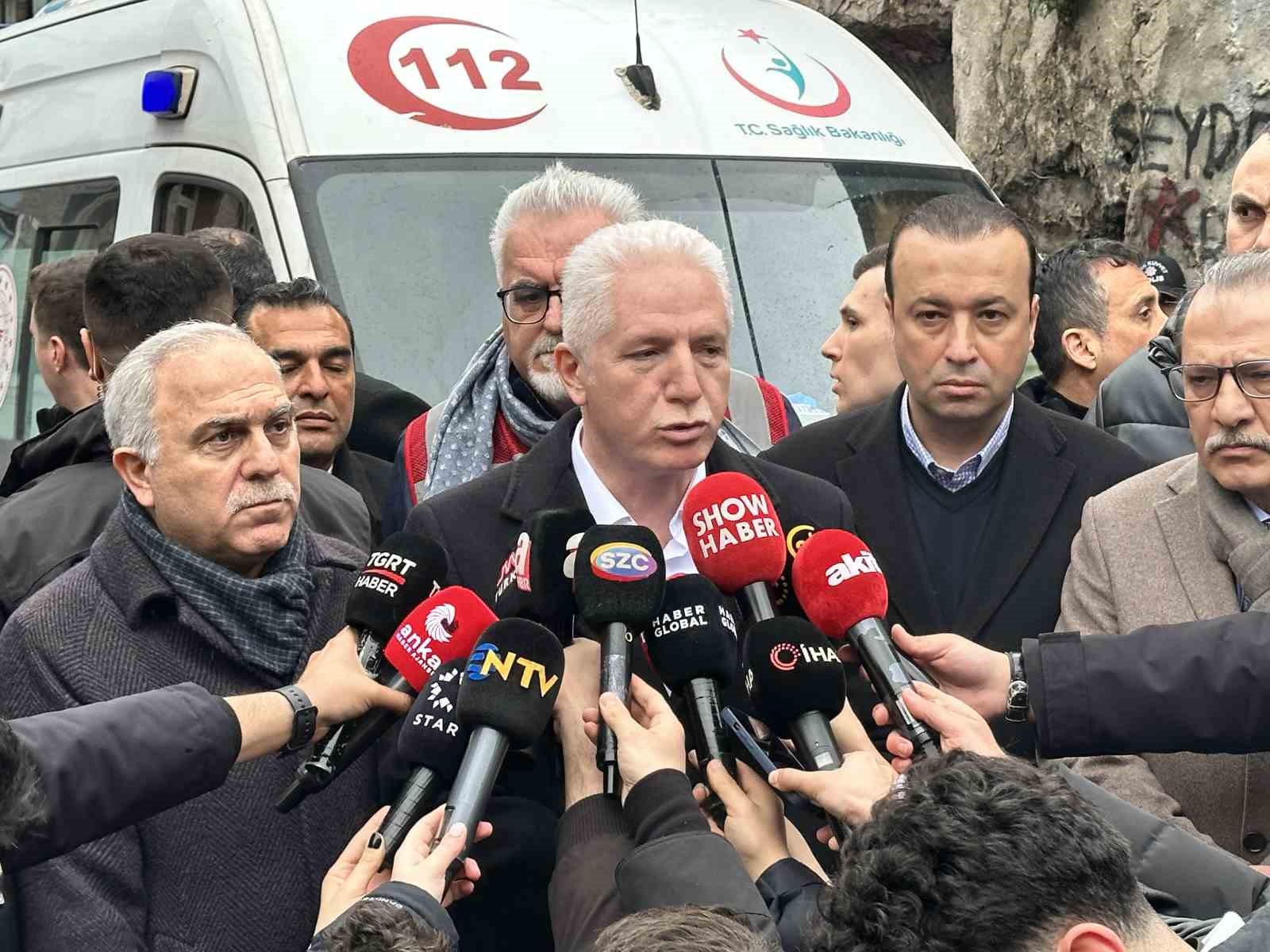 İstanbul Valisi Gül: "9 kişi göçük altında kaldı, 7 kişi hastaneye sevk edildi" 5 istanbul valisi gul 9 kisi gocuk altinda kaldi 7 kisi hastaneye sevk edildi 1 IqANKb9G