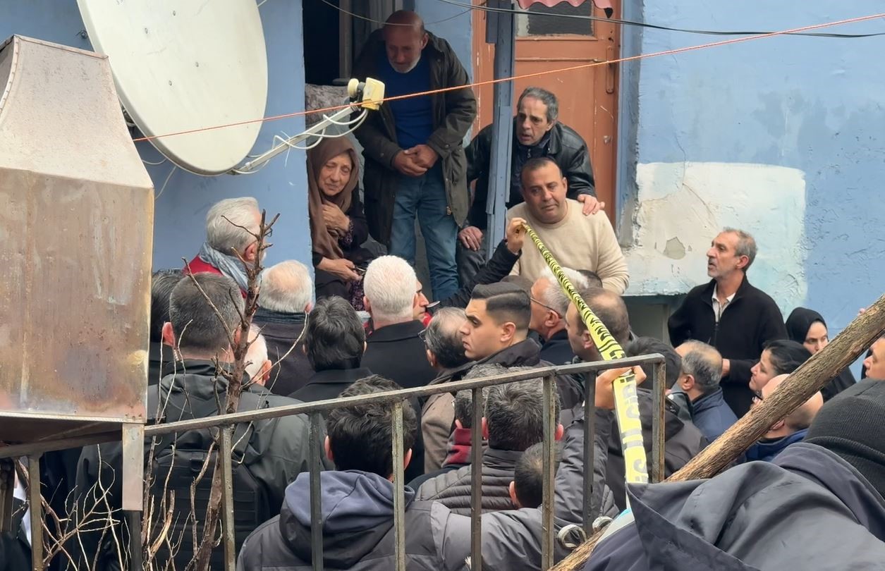 İstanbul Valisi Gül: "9 kişi göçük altında kaldı, 7 kişi hastaneye sevk edildi" 6 istanbul valisi gul 9 kisi gocuk altinda kaldi 7 kisi hastaneye sevk edildi 2 5FXlZUDi