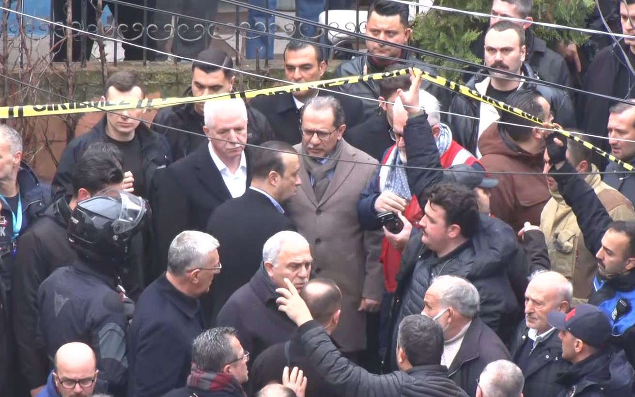 İstanbul Valisi Gül: "9 kişi göçük altında kaldı, 7 kişi hastaneye sevk edildi" 8 istanbul valisi gul 9 kisi gocuk altinda kaldi 7 kisi hastaneye sevk edildi 4