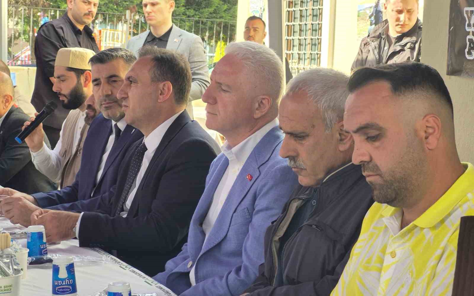istanbul valisi gul bicaklanarak oldurulen 16 yasindaki abdulbaki icin duzenlenen mevlide katildi 0 nMke5Qlb