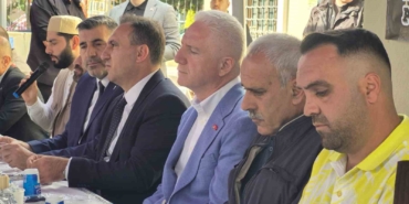 istanbul-valisi-gul-bicaklanarak-oldurulen-16-yasindaki-abdulbaki-icin-duzenlenen-mevlide-katildi-PKfpbuvP.jpg