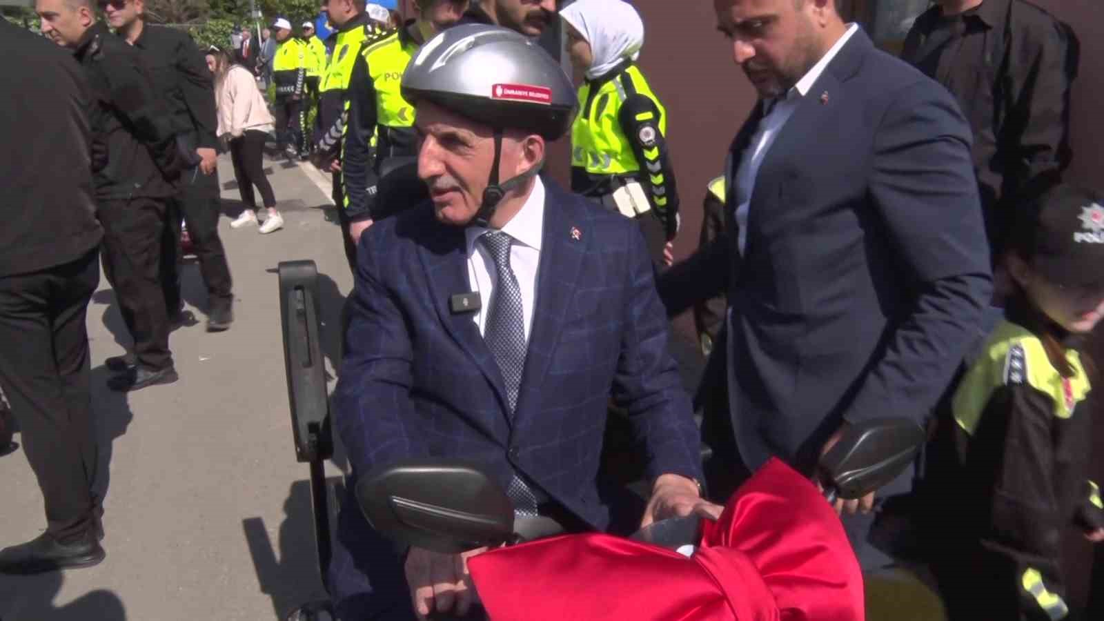 İstanbul Valisi Gül: "Bütün vatandaşlarımızın trafik bilincini öğrenmesi ve bunu kendi hayatında uygulaması lazım" 8 istanbul valisi gul butun vatandaslarimizin trafik bilincini ogrenmesi ve bunu kendi hayatinda uygulamasi lazim NAlMvKwU
