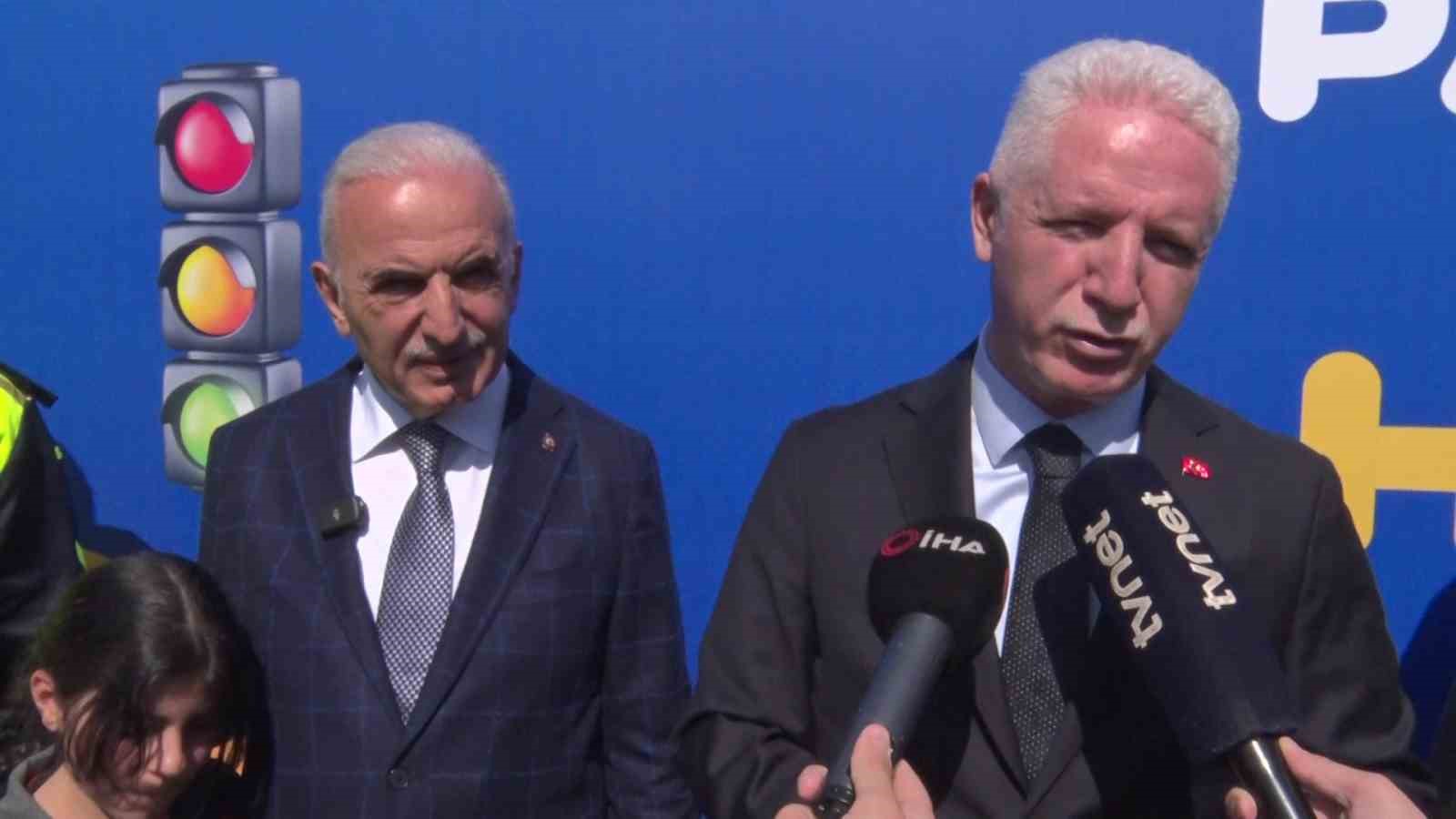 İstanbul Valisi Gül: "Bütün vatandaşlarımızın trafik bilincini öğrenmesi ve bunu kendi hayatında uygulaması lazım" 7 istanbul valisi gul butun vatandaslarimizin trafik bilincini ogrenmesi ve bunu kendi hayatinda uygulamasi lazim R5FOwGqi