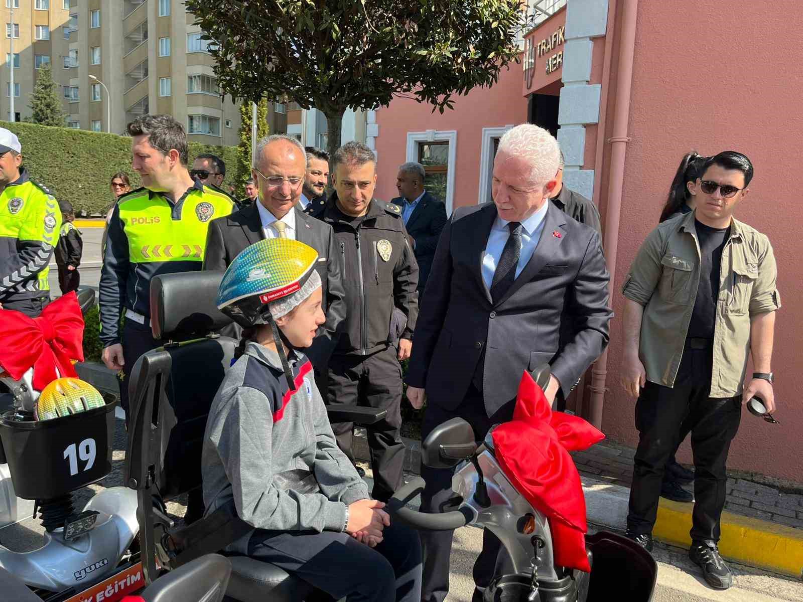 İstanbul Valisi Gül: "Bütün vatandaşlarımızın trafik bilincini öğrenmesi ve bunu kendi hayatında uygulaması lazım" 6 istanbul valisi gul butun vatandaslarimizin trafik bilincini ogrenmesi ve bunu kendi hayatinda uygulamasi lazim