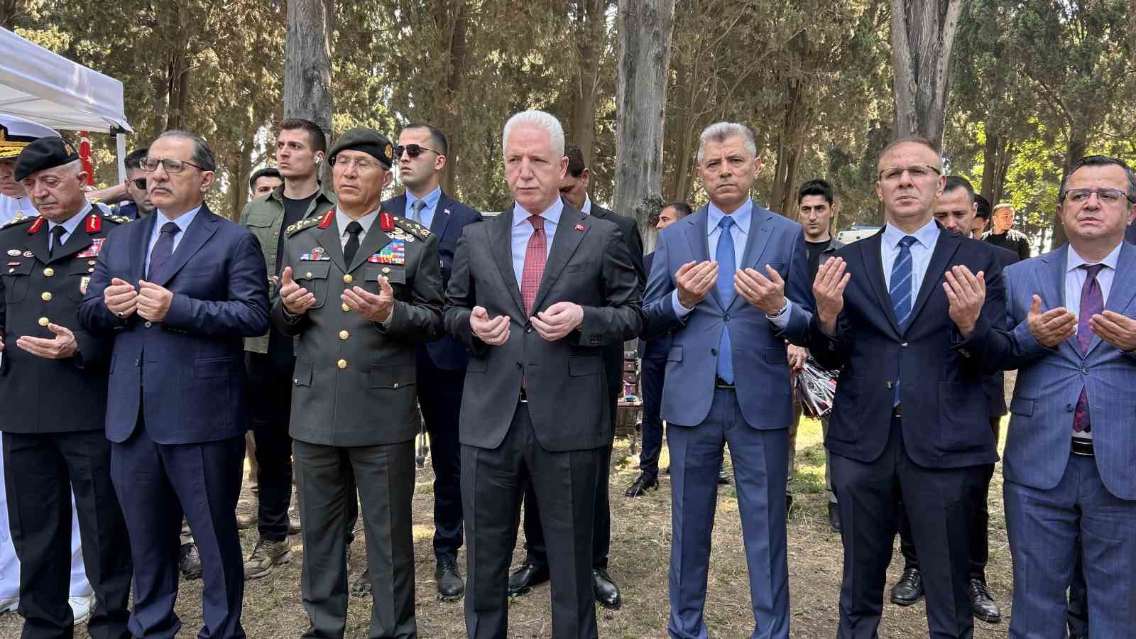 istanbul valisi gul edirnekapi sehitligini ziyaret etti 2 98j1bWCt