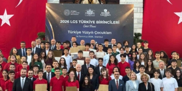 istanbul-valisi-gul-lgsde-tam-puan-alan-ogrencilerle-bir-araya-geldi-6BvydwnF.jpg