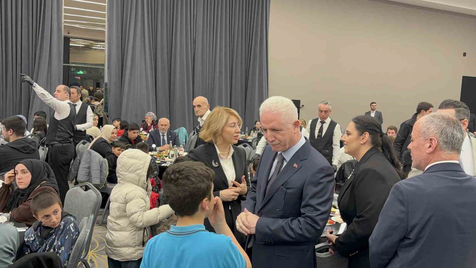 istanbul valisi gul okula giden cocuklara 2 bin tl kantin karti verilecek 0