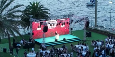 istanbul-valisi-gul-sokakta-birbirine-benzemeyen-birbiri-gibi-dusunmeyen-birbiri-gibi-giyinmeyen-herkesin-bu-MVRleTU3.jpg