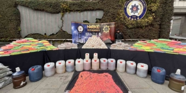 istanbul-ve-kocaelide-ele-gecirilen-uyusturucular-emniyette-sergilendi-fuY3mpKJ.jpg