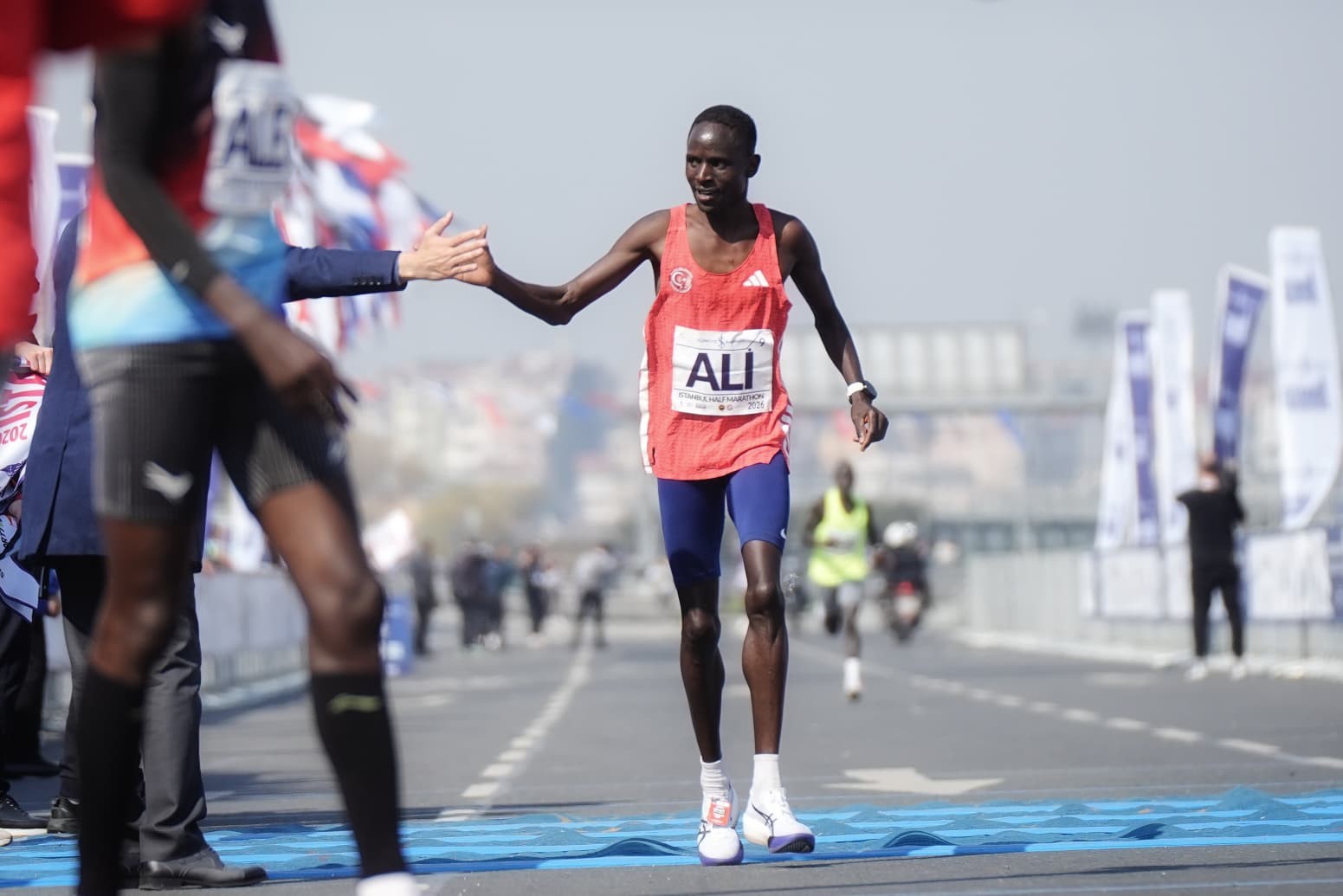 istanbul yari maratonunu erkeklerde alex matata kadinlarda purity gitonga kazandi 6 CJqnhOjb