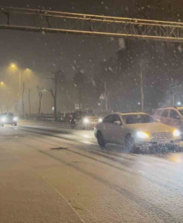 istanbul-yeni-yila-kar-yagisi-ile-girdi-xZGHFpGg.jpg