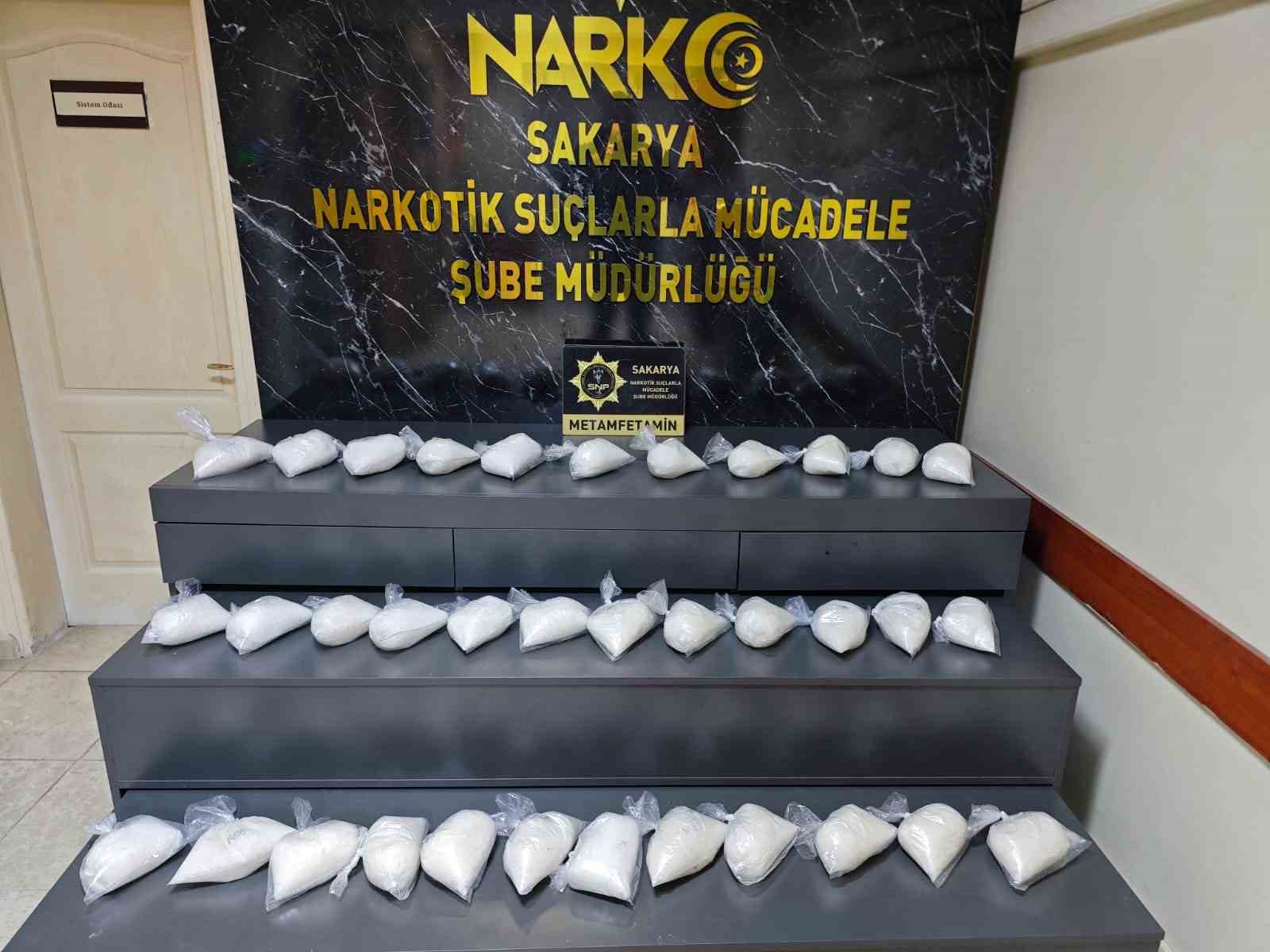 istanbula 17 kilo zehir goturecekti sakaryadan cikamadi 1 3845Zzn3