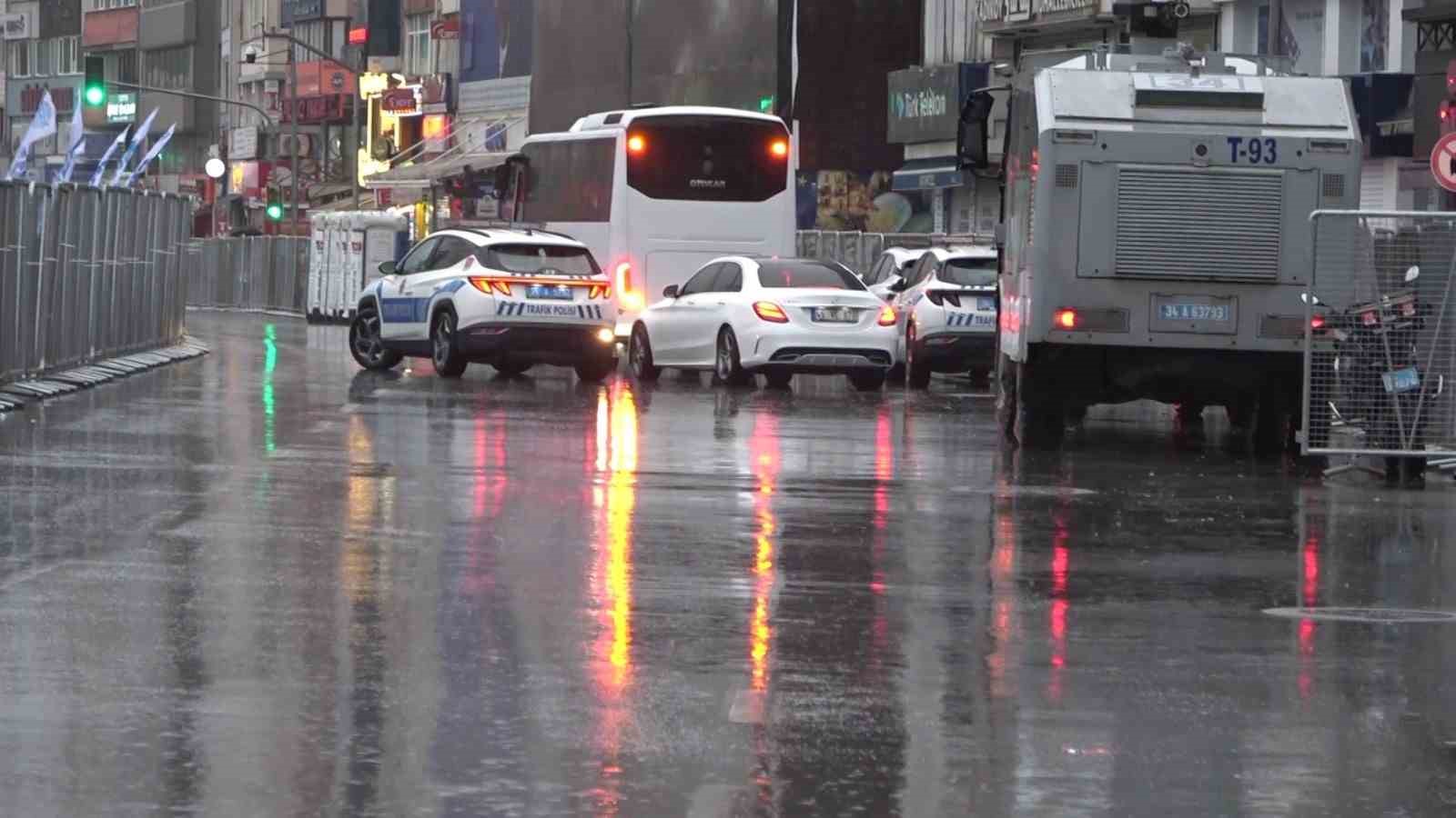 İstanbul’da 1 Mayıs önlemleri: Kadıköy Meydanı araç trafiğine kapatıldı 4 istanbulda 1 mayis onlemleri kadikoy meydani arac trafigine kapatildi 0