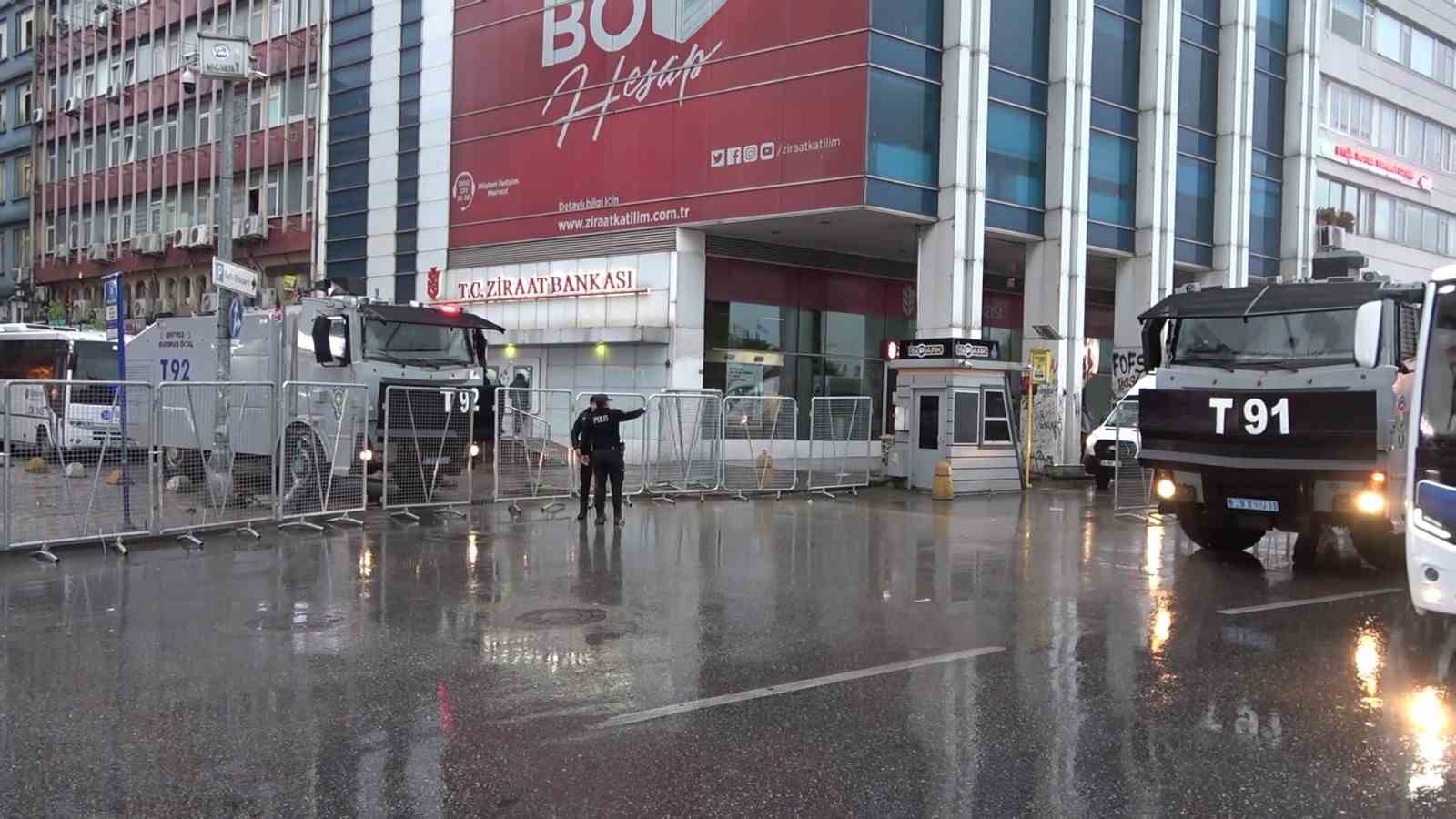 İstanbul’da 1 Mayıs önlemleri: Kadıköy Meydanı araç trafiğine kapatıldı 5 istanbulda 1 mayis onlemleri kadikoy meydani arac trafigine kapatildi 1 9QIm9ecE