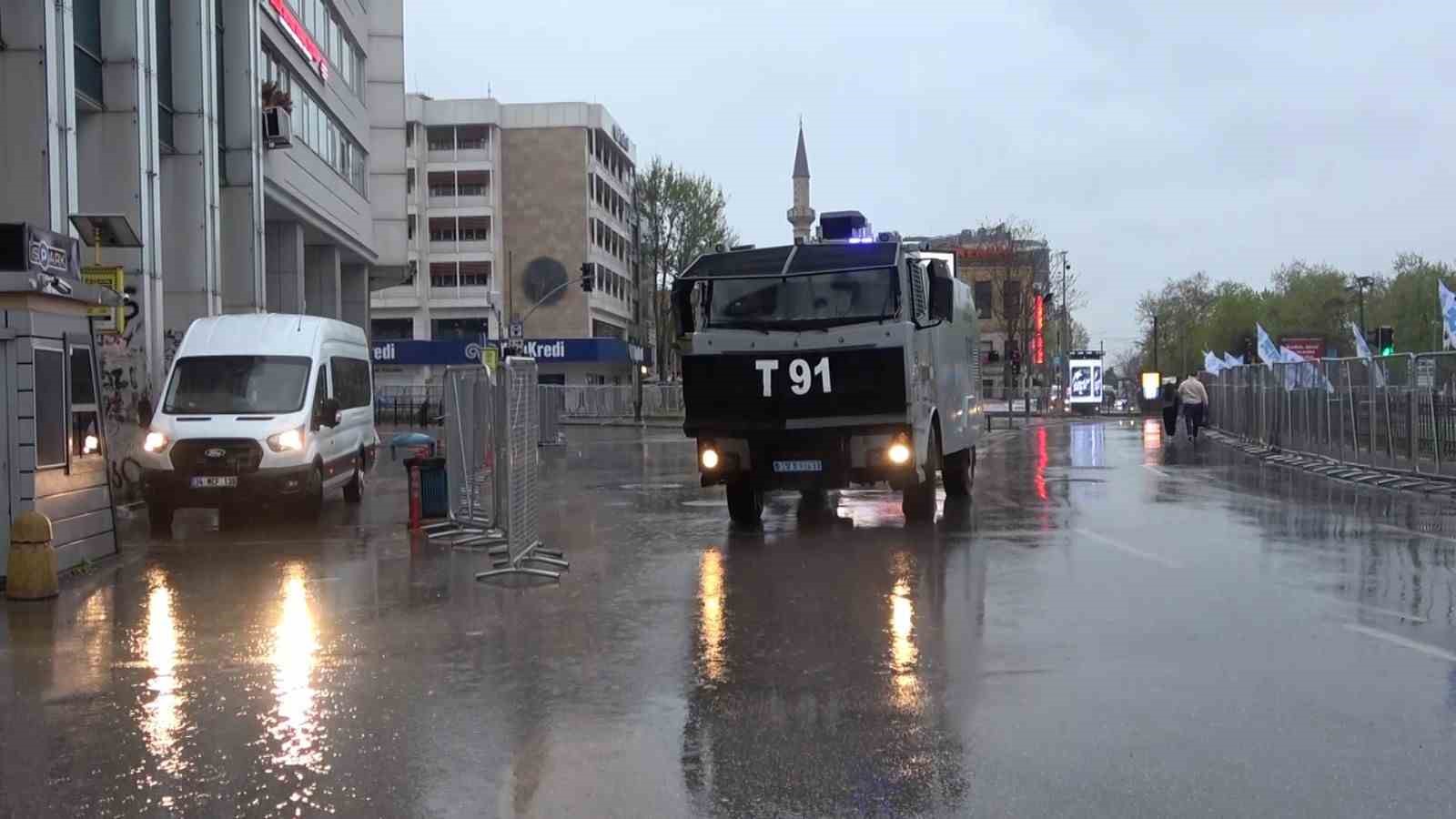 İstanbul’da 1 Mayıs önlemleri: Kadıköy Meydanı araç trafiğine kapatıldı 7 istanbulda 1 mayis onlemleri kadikoy meydani arac trafigine kapatildi 3 P7UECMVy