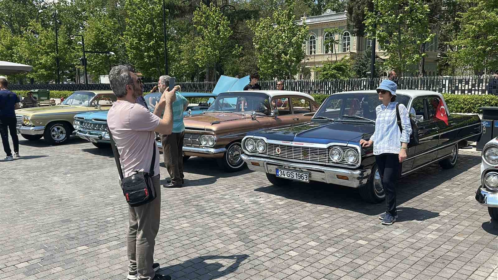 istanbulda 19 mayis coskusu klasik otomobiller beyoglunu renklendirdi 0 BM8zgrd7