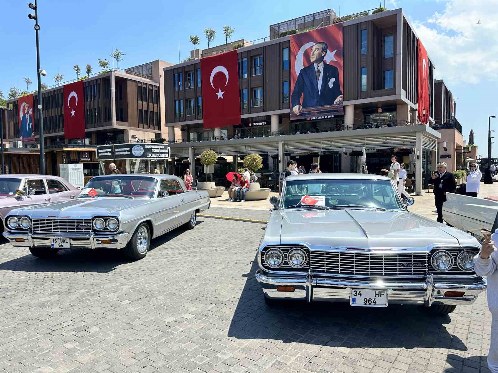 istanbulda 19 mayis coskusu klasik otomobiller beyoglunu renklendirdi 4 Xz8nnQUP