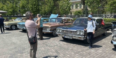 istanbulda-19-mayis-coskusu-klasik-otomobiller-beyoglunu-renklendirdi-vpPSl6Jj.jpg