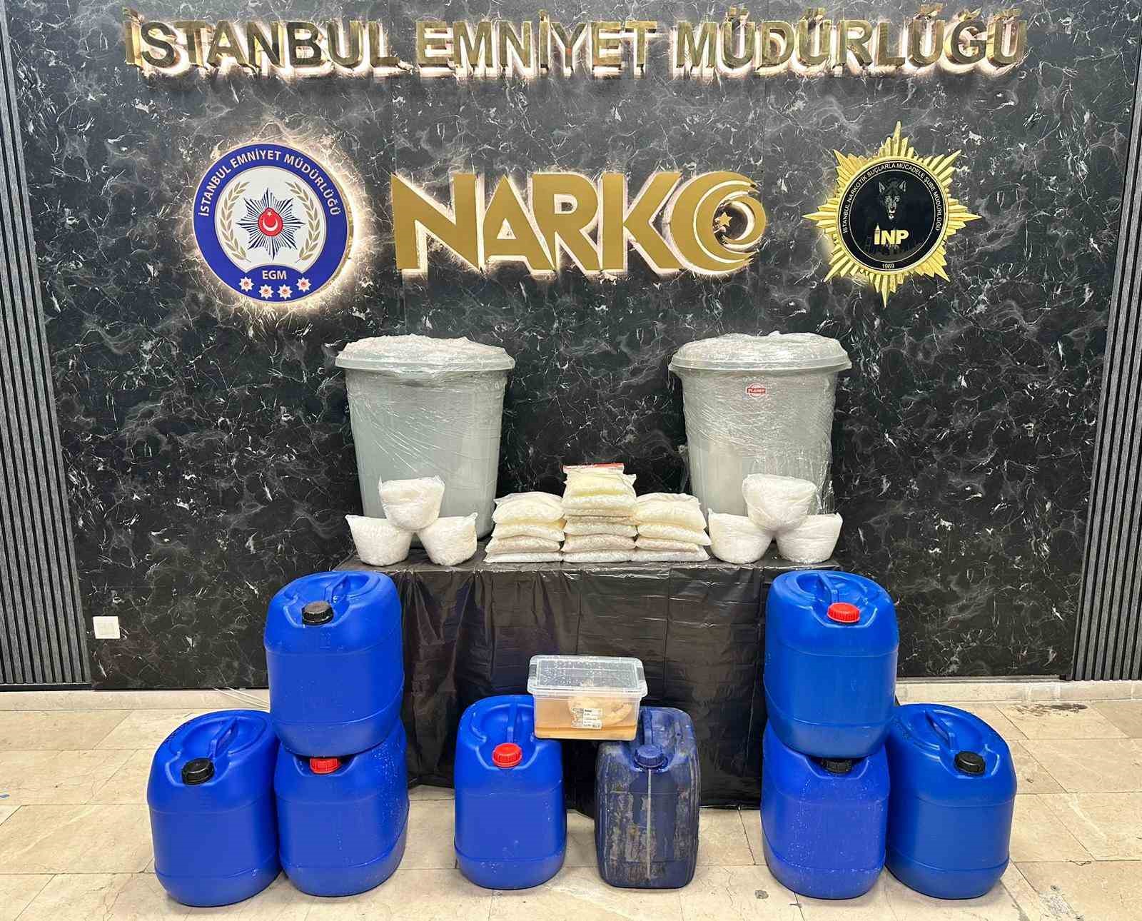 istanbulda 240 kilo uyusturucu madde ele gecirildi 4 gozalti 0 jtW8OXcz