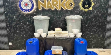 istanbulda-240-kilo-uyusturucu-madde-ele-gecirildi-4-gozalti-MxrMQee4.jpg