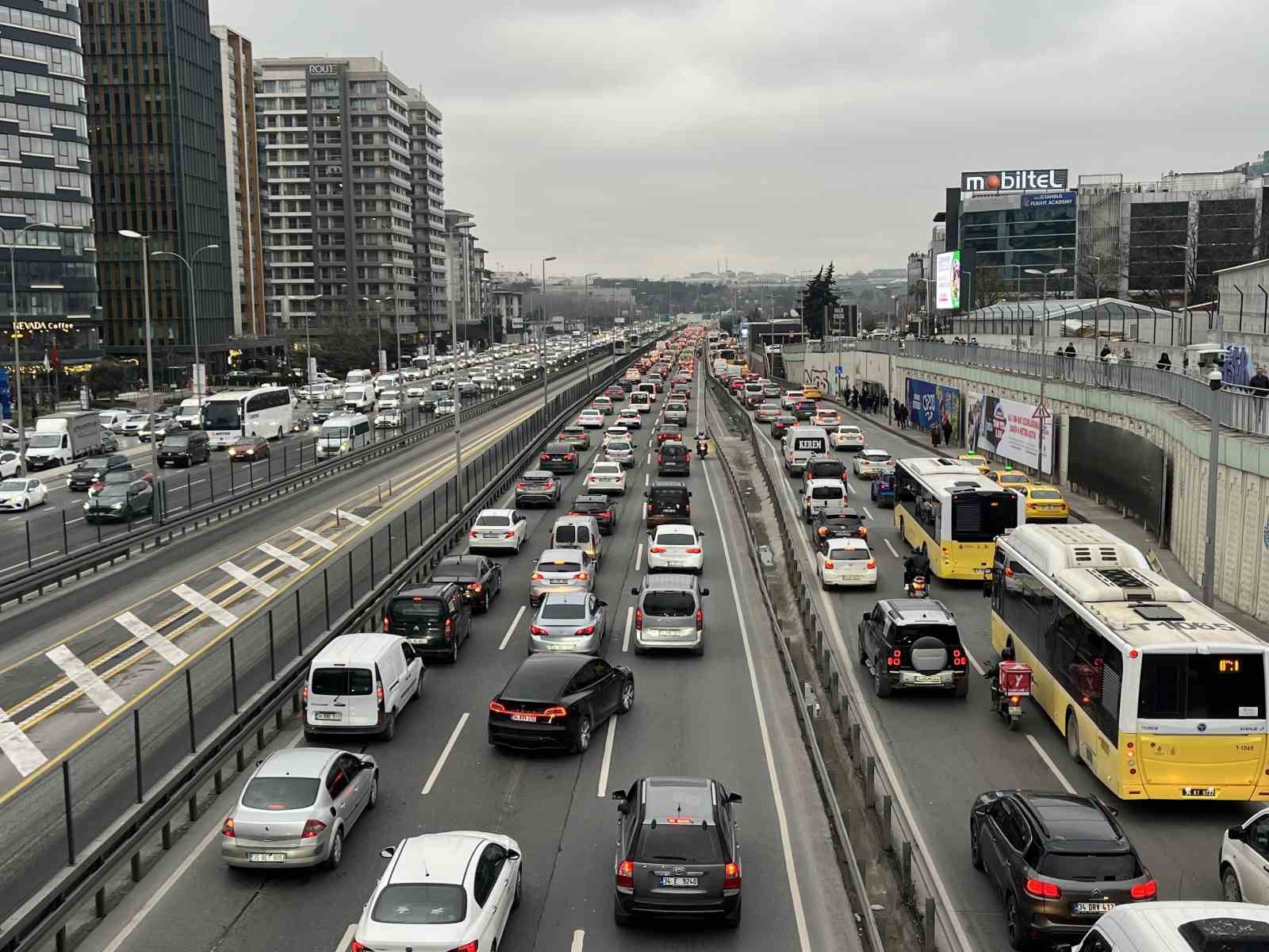 istanbulda akaryakit zammi trafige yansimadi 3 lUZ8SkmL