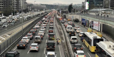 istanbulda-akaryakit-zammi-trafige-yansimadi-B4ASrdfq.jpg