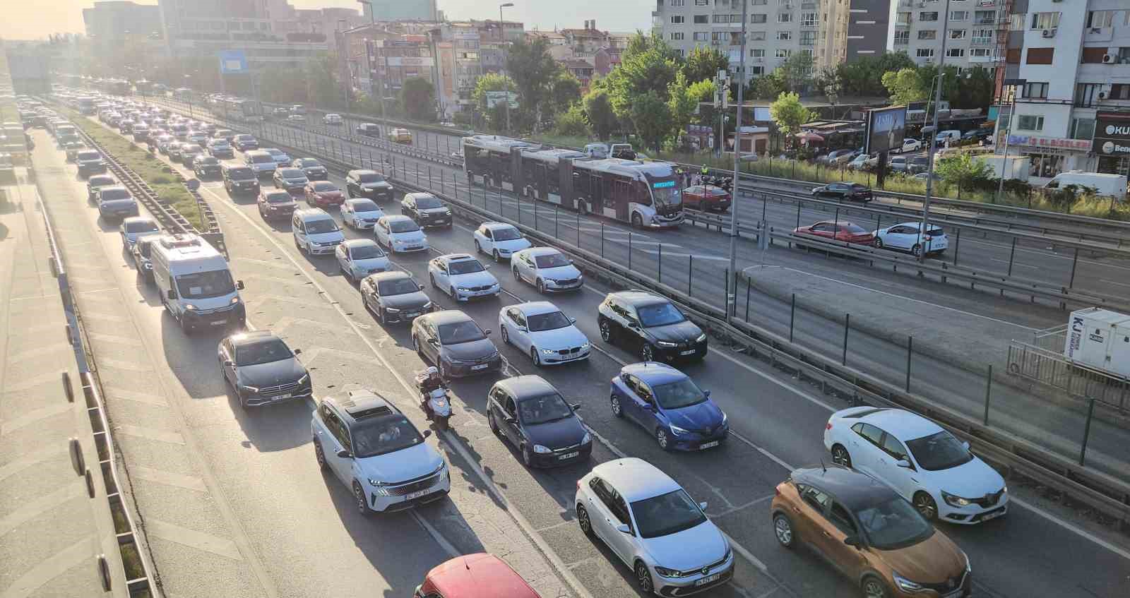 istanbulda aksam saatlerinde trafik yuzde 78e ulasti 1