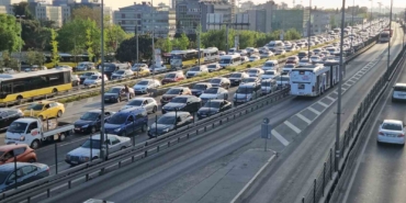 istanbulda-aksam-saatlerinde-trafik-yuzde-78e-ulasti-4KwhxEYR.jpg