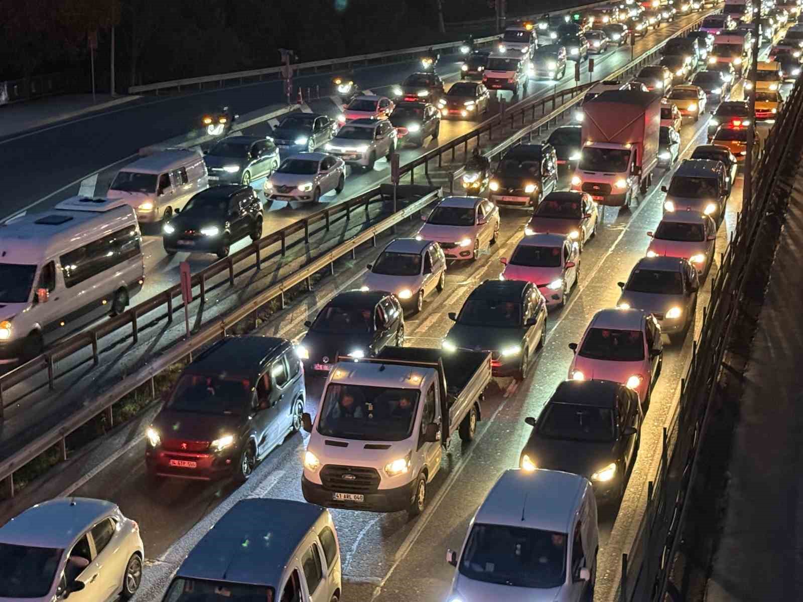 istanbulda ara tatil oncesi trafik yogunlugu yuzde 85e ulasti 0 Srj29Rvm