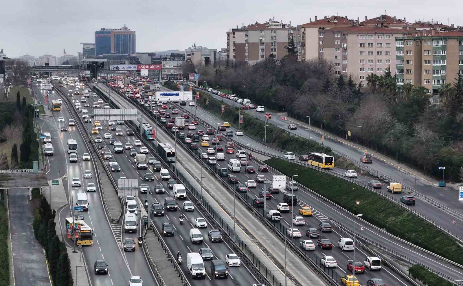 istanbulda ara tatilin baslamasiyla trafik yogunlugu yuzde 85e ulasti 1 sJNQtIf3
