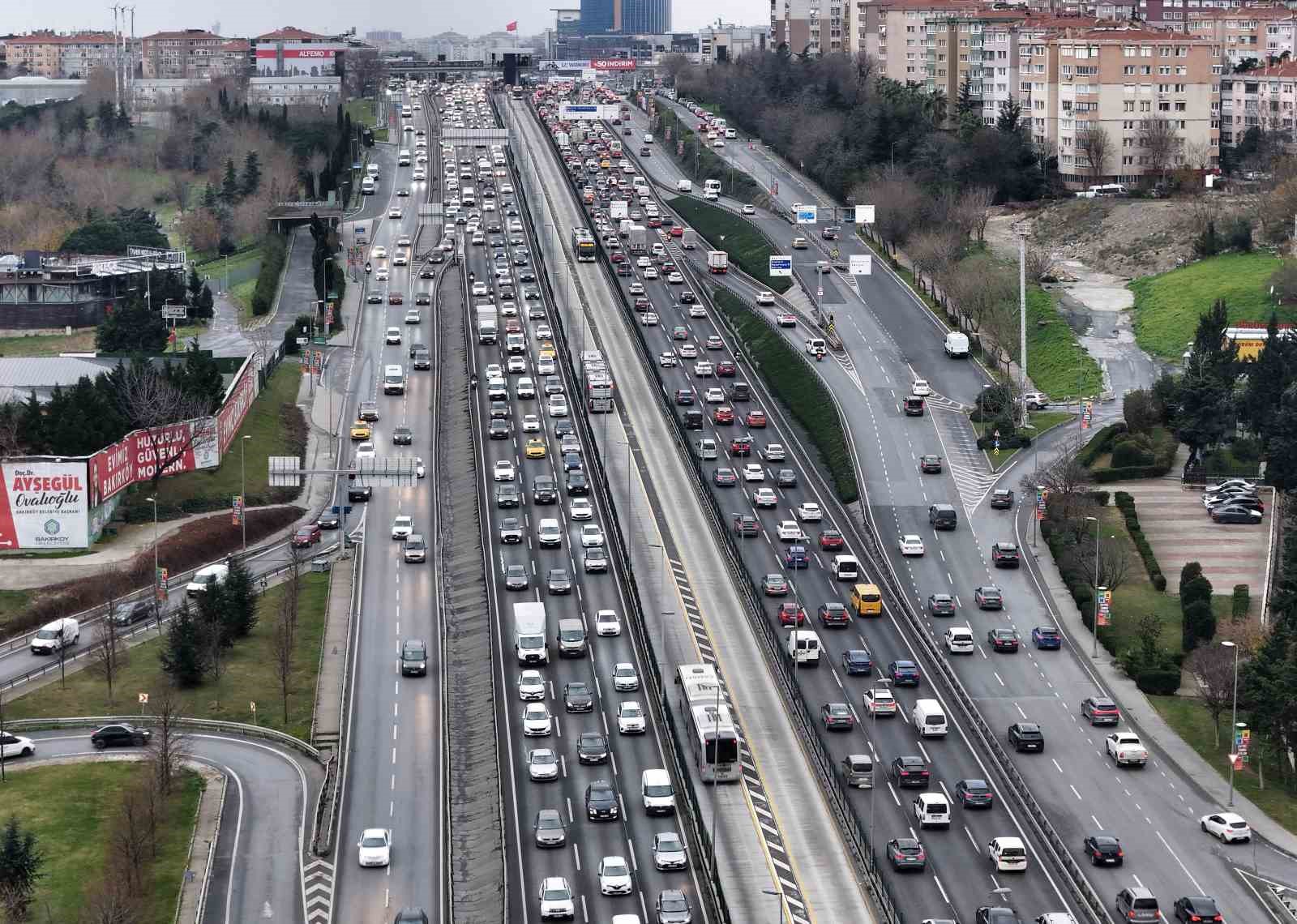 istanbulda ara tatilin baslamasiyla trafik yogunlugu yuzde 85e ulasti 3 KTnr1UKC