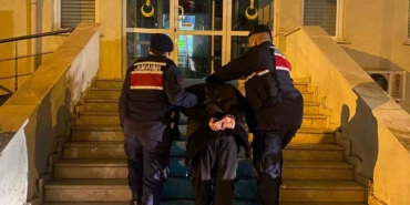 istanbulda-aranmasi-bulunan-deasli-iscilerin-kaldigi-konteynirda-yakalandi-L4KVVRrl.jpg