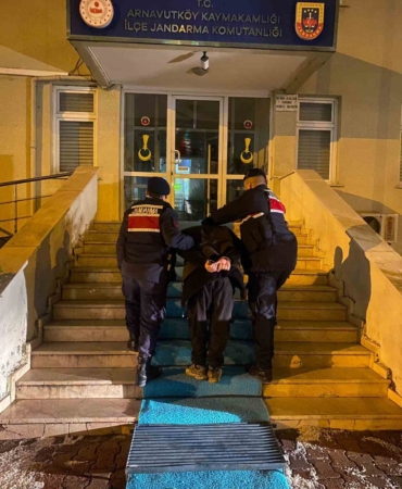 istanbulda-aranmasi-bulunan-deasli-iscilerin-kaldigi-konteynirda-yakalandi-L4KVVRrl.jpg