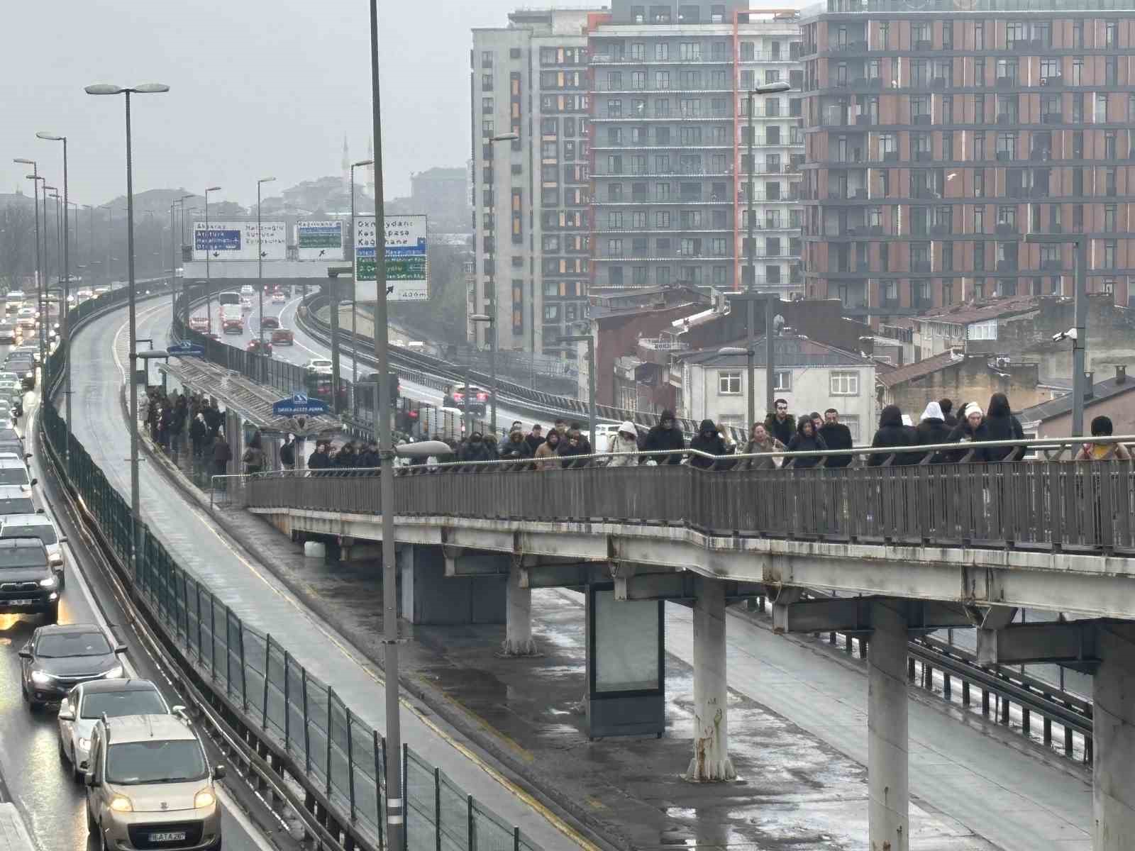 istanbulda bayram donusu trafik yogunlugu 2 ACIJKc2M