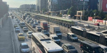 istanbulda-bayram-tatili-sonrasi-sabah-saatlerinde-trafik-yogunlugu-olustu-Ei2xgdTg.jpg