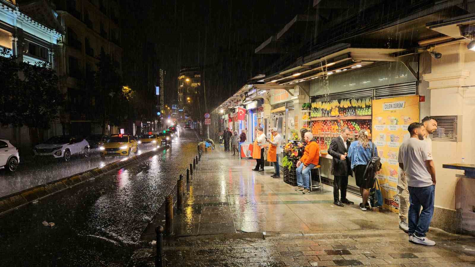 istanbulda beklenen sari kodlu saganak basladi 2 pr293MGb