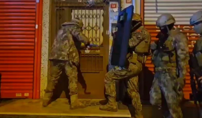 istanbulda-cete-operasyonu-12-gozalti-rrpb8Ypg.jpg