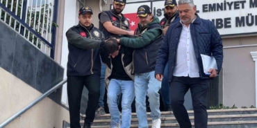 istanbulda-cinayet-ani-kamerada-kamyonetin-onunu-kesip-surucuyu-oldurduler-bitliste-yakalandilar-Mlj5IFEp.jpg