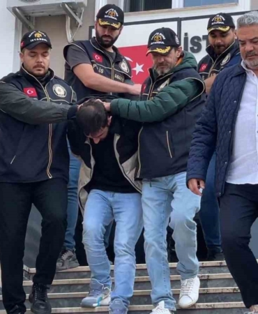 istanbulda-cinayet-ani-kamerada-kamyonetin-onunu-kesip-surucuyu-oldurduler-bitliste-yakalandilar-Mlj5IFEp.jpg