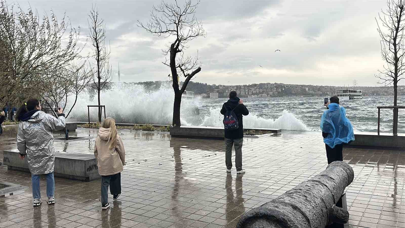 istanbulda dev dalgalar olustu 2 juU8k3kV