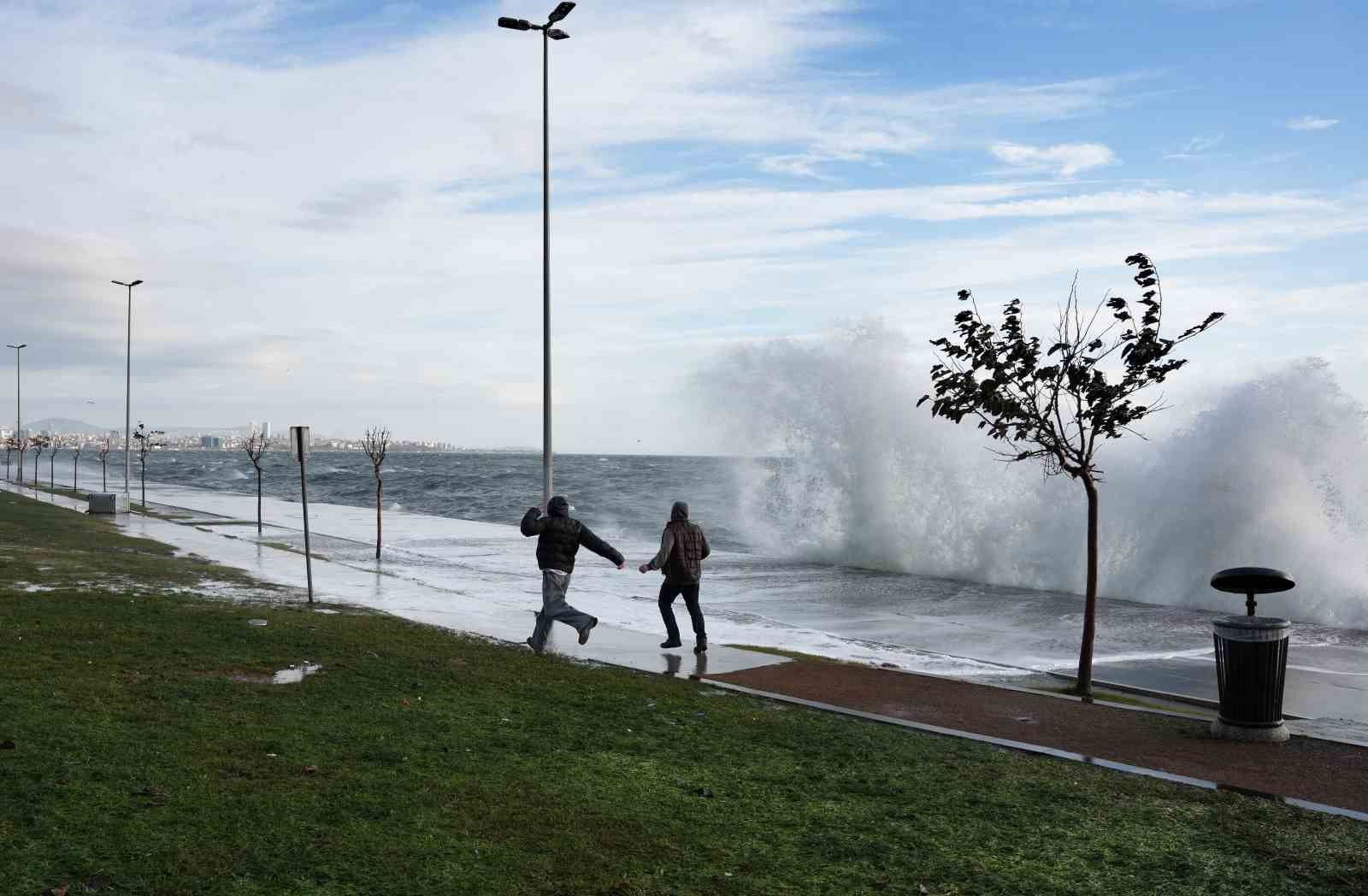 istanbulda dev dalgalara aldiris etmeden fotograf cekildiler 4 n7IQgkuu