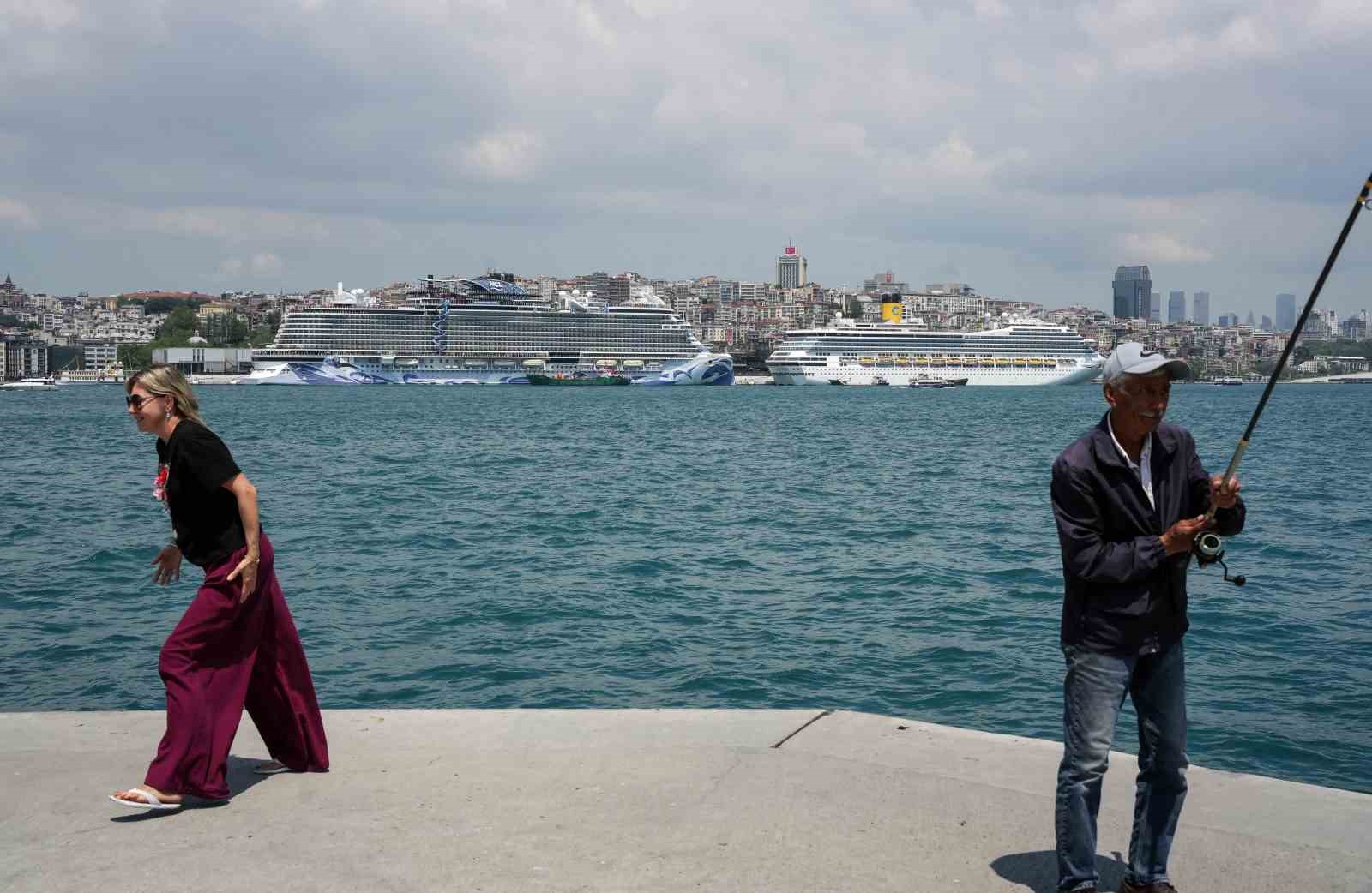 istanbulda dev kruvaziyer yogunlugu havadan goruntulendi 0 sdX8dQ4S