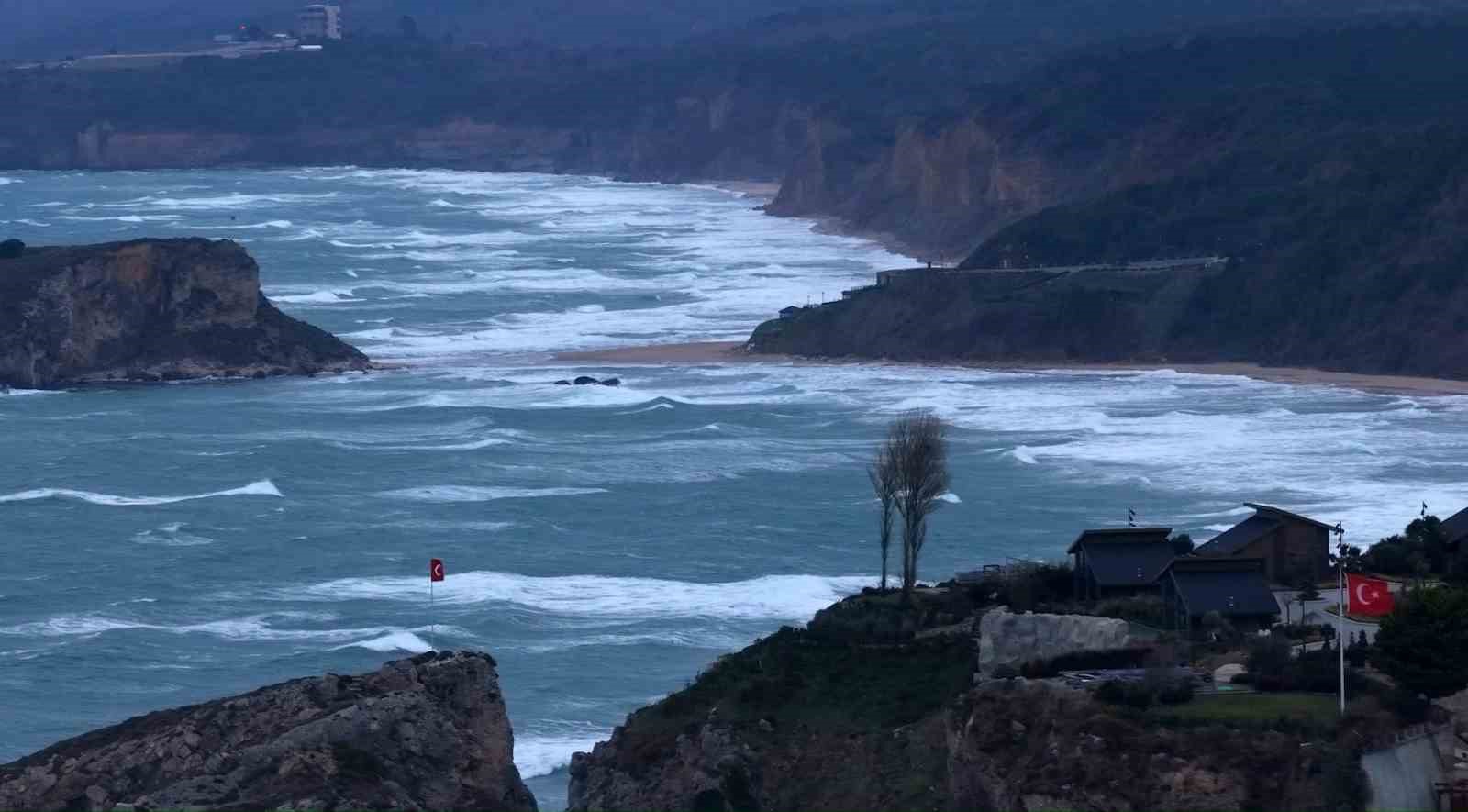 istanbulda firtina sile sahilini vurdu dev dalgalar havadan goruntulendi 1 ZkZ8wneu
