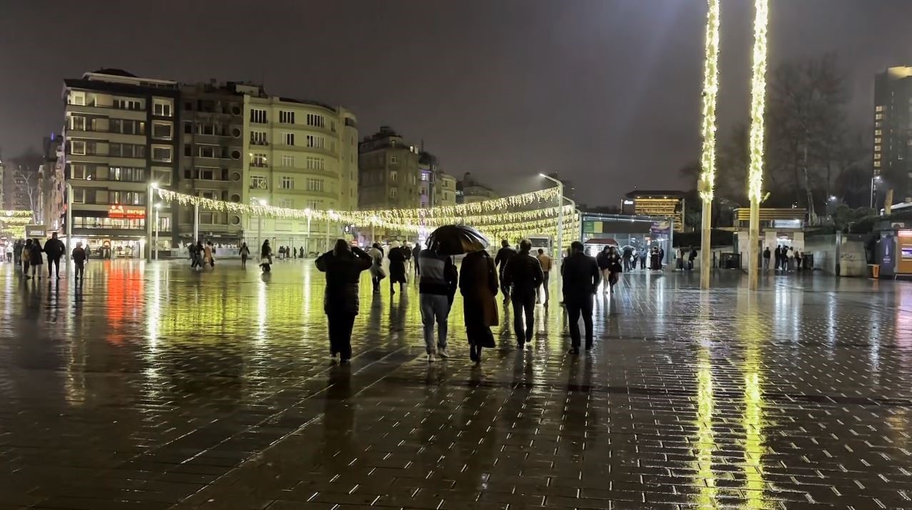 istanbulda firtina ve yagmur 1 QLFlessD